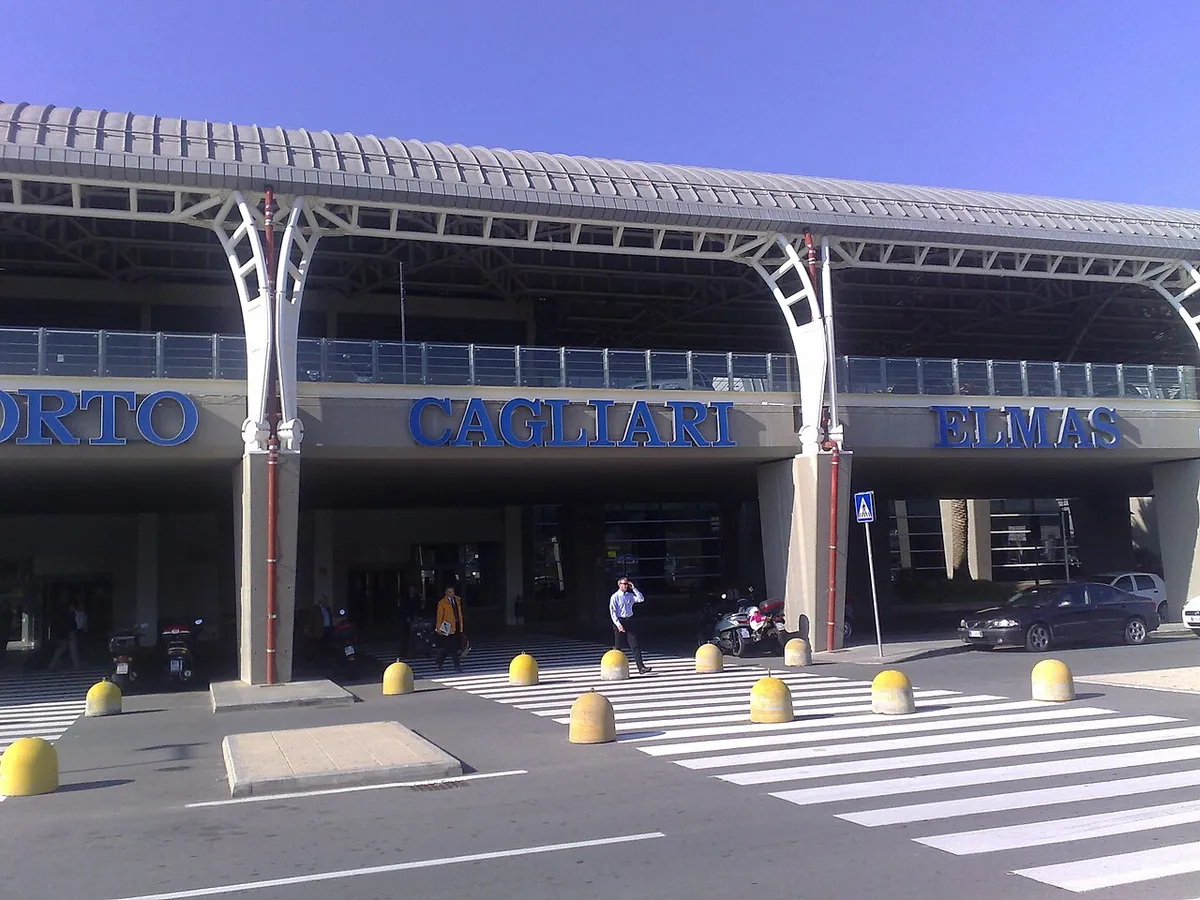 La entrada del aeropuerto de Cagliari-Elmas